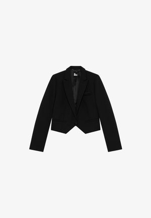 Zwarte cropped blazer met notch revers, enkele knoopsluiting en ingekeepte zakken, plat weergegeven op een witte achtergrond.
