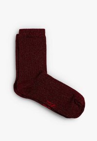 Calcetines burdeos con un sutil brillo, con una textura suave y un diseño de puño acanalado. El logo de la marca está impreso en rojo cerca de la punta.