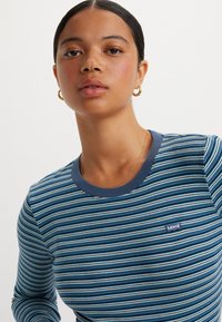 Levi's® BABY TEE - Top dugih rukava - vintage indigo