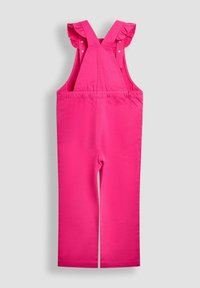 Pantalones de tirantes de color rosa brillante con detalles de volantes en los tirantes, con un diseño de longitud completa y una textura de algodón suave. Sin detalles de hardware visibles.