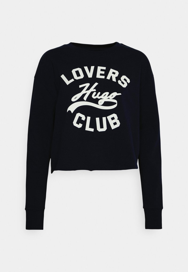 Sudadera corta azul marino hecha de tela suave con mangas largas, con un gráfico blanco prominente que dice: "LOVERS HUGO CLUB" en letras grandes.