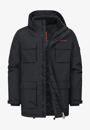 Čierna zimná bunda s kapucňou, prešívanou podšívkou, predným zipsom, patentkami a štyrmi veľkými vreckami s chlopňou.