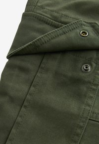 Next SLIM FIT STRETCH - Oldalzsebes nadrágok - mottled dark green