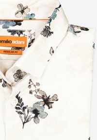 Weißes Hemd mit blumigen Mustern in Blau, Schwarz und Grün. Mit Kragen, Knopfverschluss und Emilio Adani-Branding. Normale Passform.