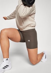 adidas Performance TECHFIT SHORT - Retuusid - shadow olive