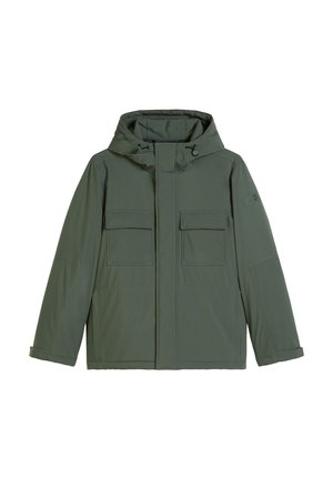 Chaqueta aislante de color verde oliva con capucha, que cuenta con dos bolsillos frontales, corte recto y puños ajustables. Textura de tela suave y mate.
