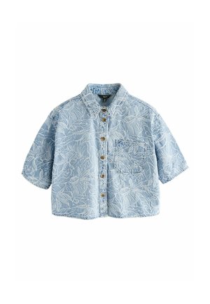 Camicia di jeans azzurro chiaro a maniche corte con motivo floreale, apertura a bottoni e taschino sul petto. Finitura in tessuto testurizzato.
