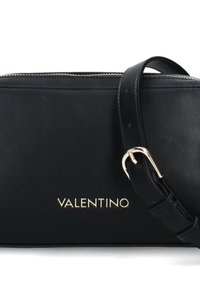 Borsa a tracolla in pelle nera con chiusura a zip, caratterizzata da un logo in tonalità oro e una tracolla removibile con fibbia regolabile.