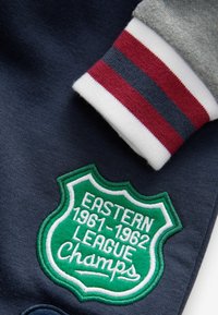 Next ALL-IN-ONE.  - REGULAR FIT - Pizsamák - navy blue varsity badges