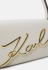 KARL LAGERFELD SIGNATURE SHOULDERBAG - Borsa a mano - off white