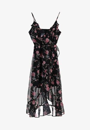 Robe noire à fleurs avec des bretelles spaghetti, des bords froncés et une conception enroulée. Présente des fleurs roses et une texture fluide et transparente.