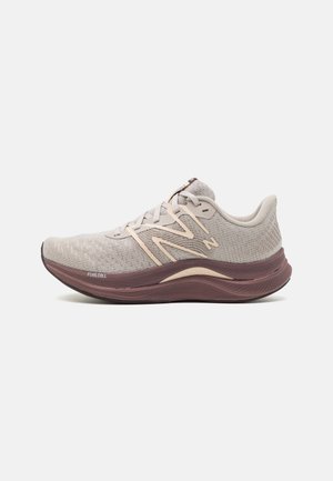 Road running shoes - mauve