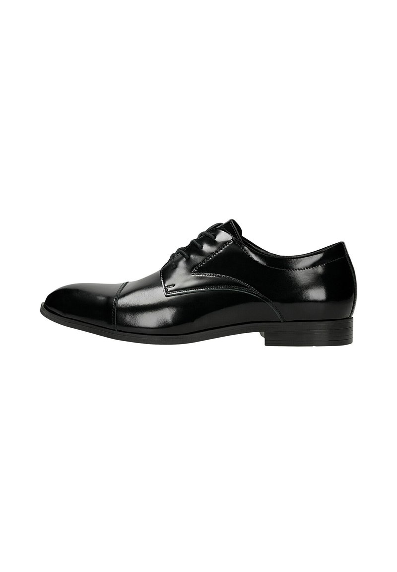 Scarpa da donna in pelle nera con finitura lucida, caratterizzata da una punta arrotondata, allacciatura frontale e tacco basso impilato. Design elegante con dettagli minimi.