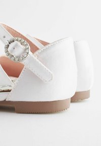 Next BRIDESMAID REGULAR FIT - Lauflernschuh - white