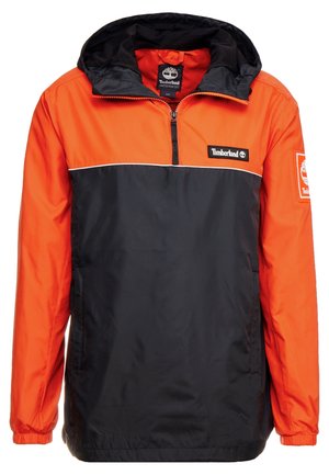 Męska kurtka wiatrówka Timberland typu pullover z półzamkiem, kapturem i blokowym wzorem w pomarańczowym i czarnym kolorze.