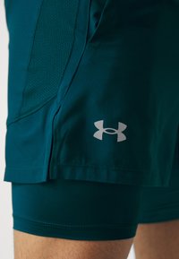 Under Armour LAUNCH - 2-in-1 short - hydro teal circuit teal reflective
