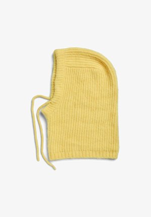 Balaclava en tricot côtelé jaune avec cordons de serrage. Texture douce et forme moulée pour un ajustement snug autour de la tête et du cou.