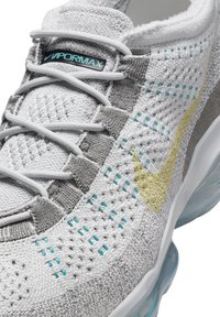 Nike Sportswear AIR VAPORMAX 2023 FLYKNIT - Sapatilhas - photon dust life lime flat pewter dusty cactus-pure platinum flat pewter