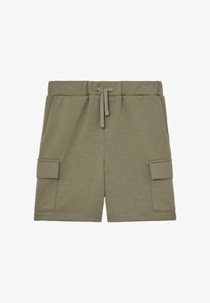 Short cargo vert olive pour enfants avec taille élastique, cordon, poches latérales et poches à rabat sur les jambes.