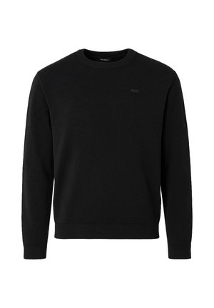 Zwarte gebreide trui met een ronde hals, geribbelde manchetten en zoom. Heeft een klein, subtiel logo op de borst. Zachte textuur.
