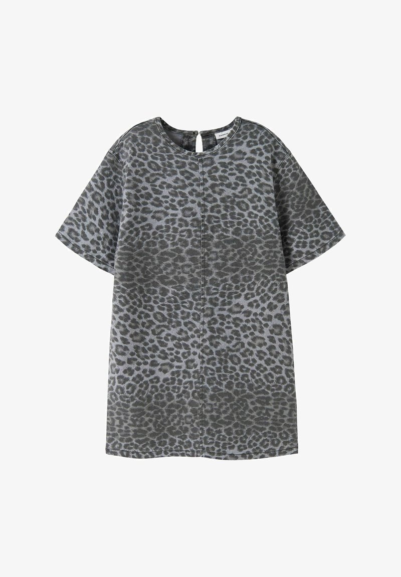 Mekko, jossa on leopardikuosi harmaissa sävyissä, valmistettu pehmeästä kankaasta. Lyhyet hihat, pyöreä pääntie, selässä avausyksityiskohta, rento istuvuus ja näkyvät sivusaumat.