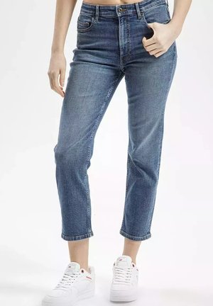 - Jeansy Slim Fit