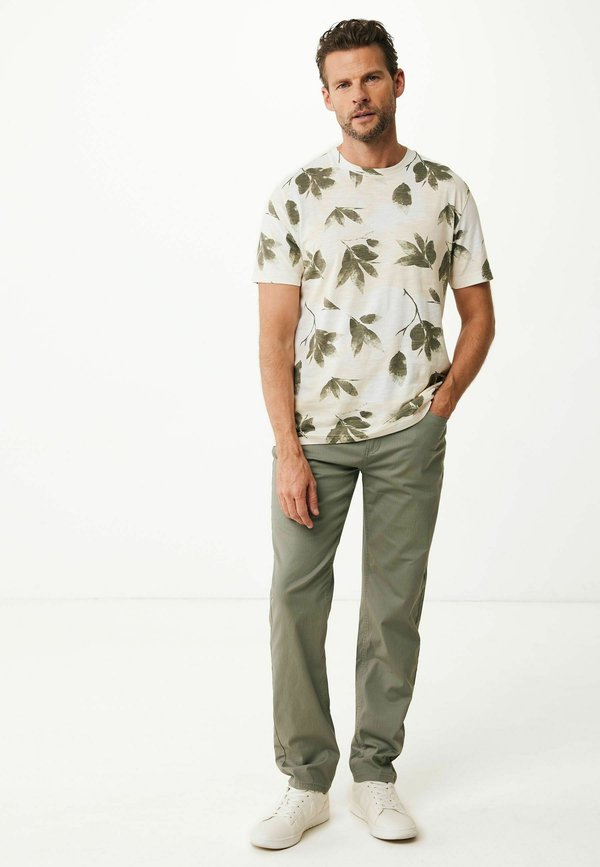SHORT SLEEVE ALLOVER LEAF  - T-Shirt print