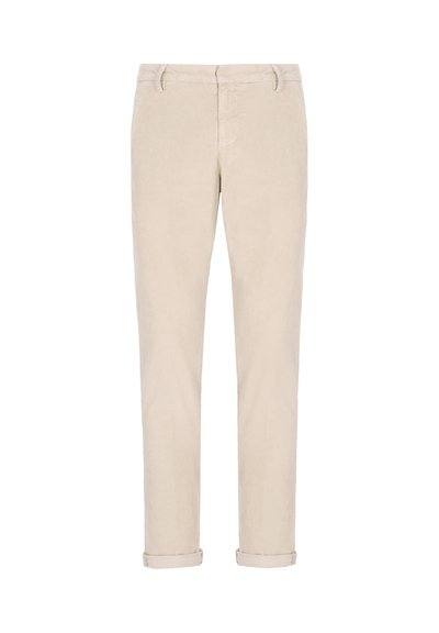 Pantaloni in corduroy beige con design aderente, caratterizzati da una texture liscia, risvolti alle estremità e vita standard con passanti per cintura.