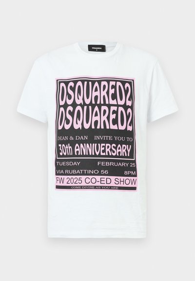 Weiße Baumwoll-T-Shirt mit schwarzem und pinkem Grafiktext für die Details der DSQUARED2 30. Jubiläumsfeier, kurze Ärmel und Rundhalsausschnitt.