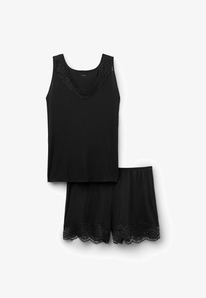 Czarny zestaw do spania składający się z topu na ramiączkach z koronkowym wykończeniem dekoltu oraz szortów z koronkowymi akcentami na końcu. Miękka, lekka tkanina.