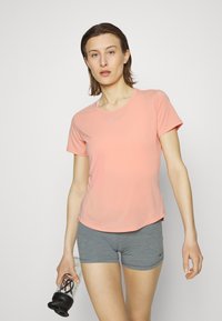 Nike Performance ONE LUXE - T-shirt desportiva - light madder root/silver