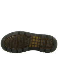 Semelle de chaussure avec un motif de bande de roulement texturé comprenant des grips rectangulaires et carrés en caoutchouc translucide foncé.
