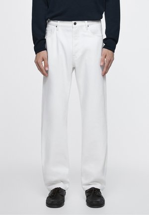 Massimo Dutti, STRAIGHT-LEG DENIM-EFFECT PANTS - Jeans Straight Leg - white