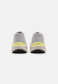 New Balance FRESH FOAM X KAIHA ROAD - Zapatillas running asfalto - grey matter