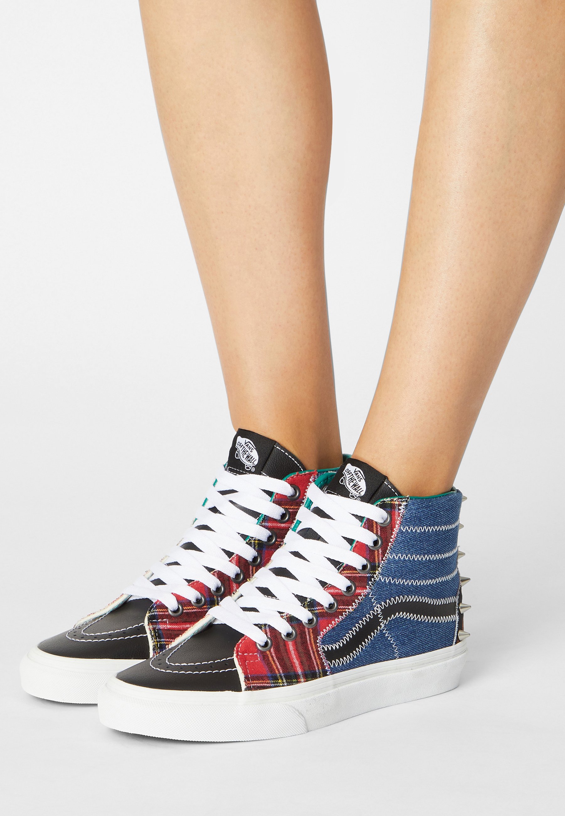 rode vans hoog