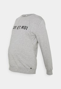 Sweat-shirt de maternité gris à manches longues, col rond, avec le texte imprimé noir "TOI ET MOI" sur le devant. Tissu doux, coupe décontractée.