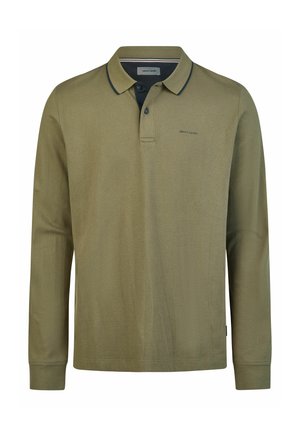 Langärmliges Olivgrünes Polohemd mit Zwei-Knopf-Leiste, dunklem Innenkragen-Detail und kleinem gesticktem Logo auf der linken Brust.