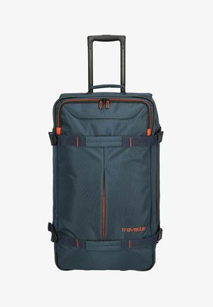 Sac de voyage à roulettes en tissu bleu foncé avec des accents orange. Dispose d'une poignée rétractable et de sangles ajustables pour sécuriser les objets.