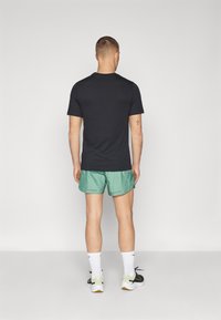 Nike Performance RUN STRIDE - Sportske kratke hlače - bicoastal/black