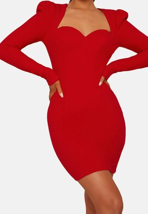Figurbetontes rotes Minikleid mit langen, puffigen Ärmeln und herzförmigem Ausschnitt, getragen von einer Person mit den Händen in der Hüfte.