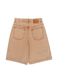 Denimshorts i lysebrun med en lige pasform, to baglommer og en tekstureret overflade. Indeholder et lædermærke ved taljen.
