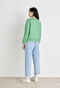 GANT TONAL SHIELD C NECK - Sweatshirt - seacrest green