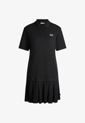 Schwarzes Polo-Kleid mit kurzen Ärmeln, geknöpftem Kragen, plissiertem Rocksaum und "JOOP! JEANS"-Logo auf der linken Brustseite.