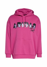 Fuchsia hættetrøje med en frontlomme, der har et sort grafisk logo og hvide silhuetfigurer. Inkluderer snore i hætten.