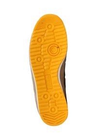 Semelle de chaussure en caoutchouc jaune avec des motifs de grip texturés, des détails circulaires moulés et un bord blanc, présentant un logo de marque.