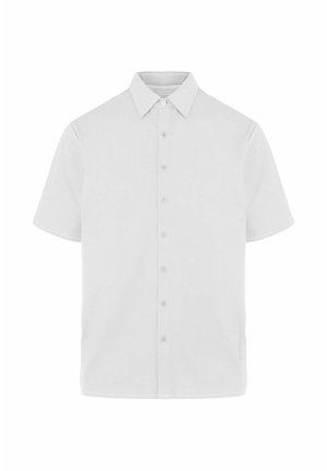Biała koszula na krótki rękaw z guzikami, spiczastym kołnierzem, jednolitym przodem i małą boczną metką na białym tle.