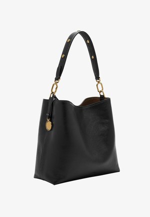 Zwarte leren schoudertas met een gestructureerd oppervlak, gouden hardware en een ronde vorm. Heeft een enkele band met klinknagels en een bedel.