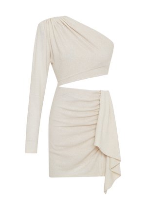 Robe beige à une épaule, scintillante, avec un corsage ajusté, une jupe froncée et un drapé latéral. Tissu doux et texturé.