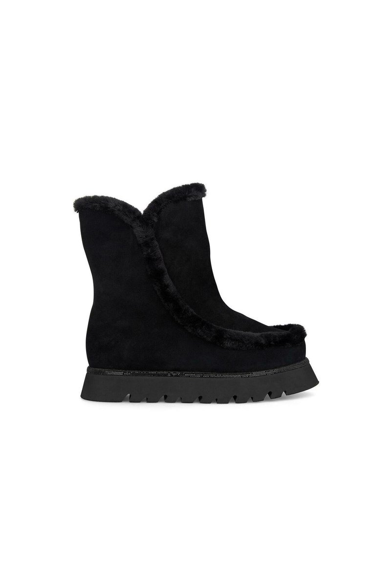 Bottines en suede noir avec une bordure en fausse fourrure texturée, une ligne supérieure ondulée et une semelle en caoutchouc épaisse et durable avec un motif en zigzag.