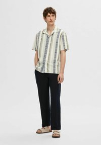 Selected Homme SLHRELAXSUN SHIRT RESORT - Camicia - egret